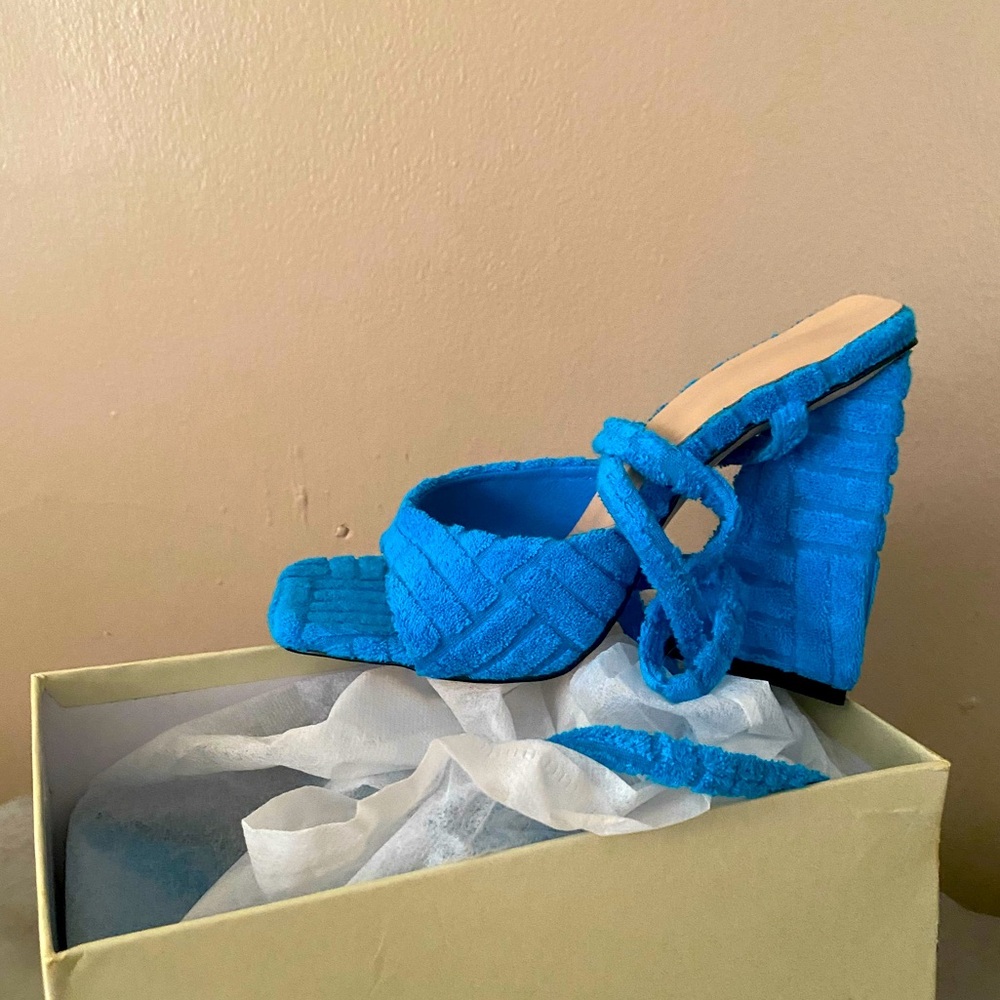 String up thick heeled shoes brand new